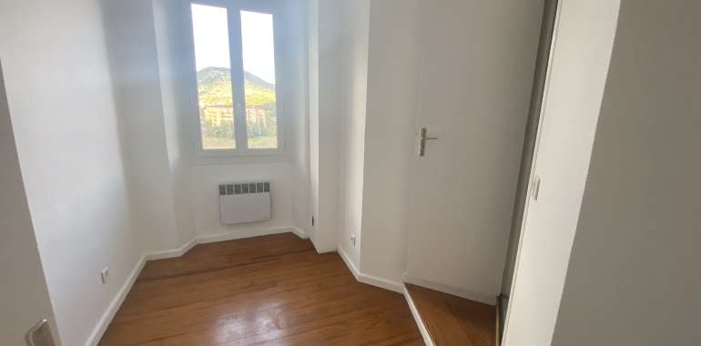 Photo 5 du bien GRAND APPARTEMENT T3 - CORTE CENTRE VILLE