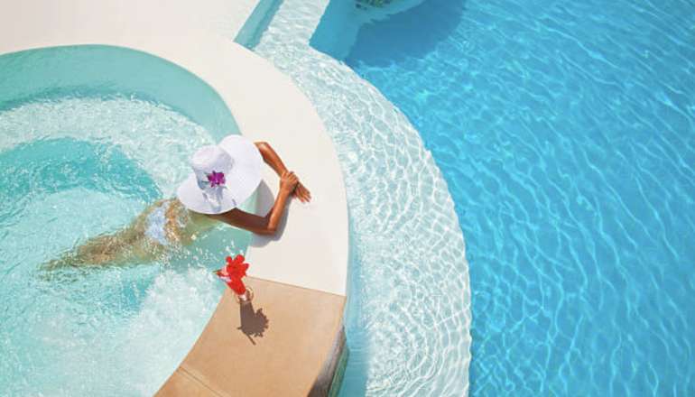 Entretenir sa piscine pendant l’été : nos conseils ! 💦